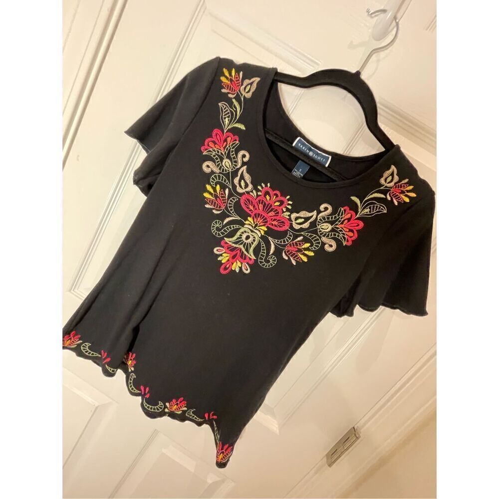 Karen Scott women’s short sleeve blouse embroidered size small